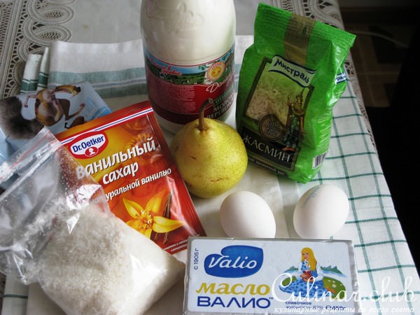 Рисовый завтрак с грушей под кокосовым суфле