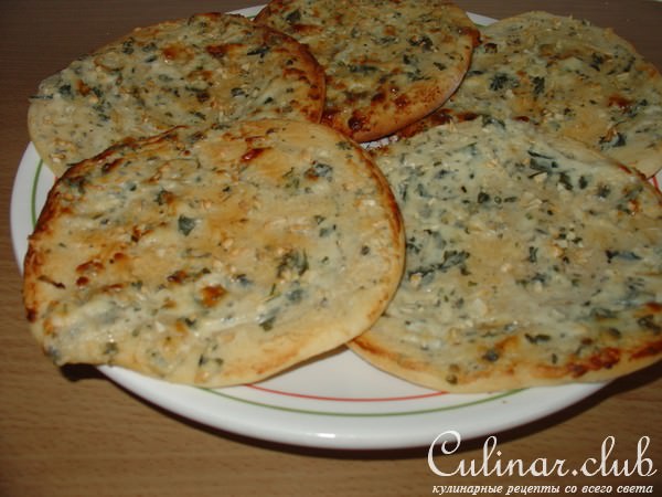 Мини-фоккача с сырами горгонцолой и pикотта