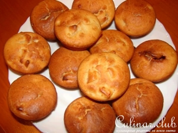 Яблочные маффины с начинкой из варёной сгущёнки