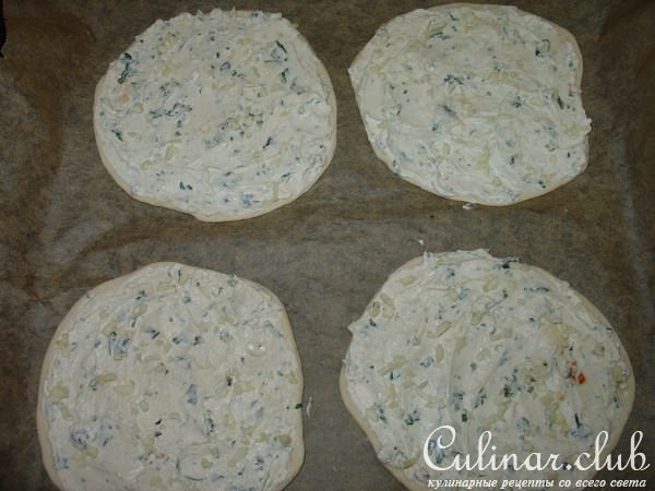 Мини-фоккача с сырами горгонцолой и pикотта
