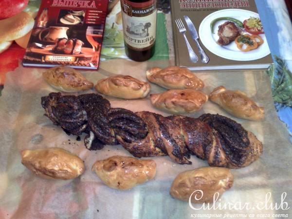 рулет с маком, пирожки