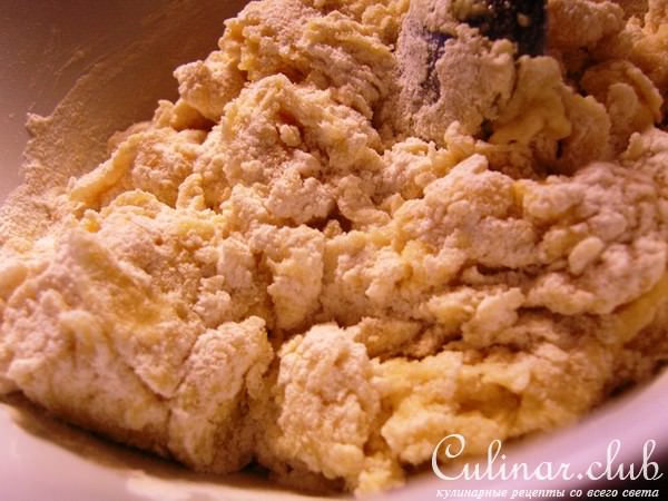 Маффины с брусникой и миндалем