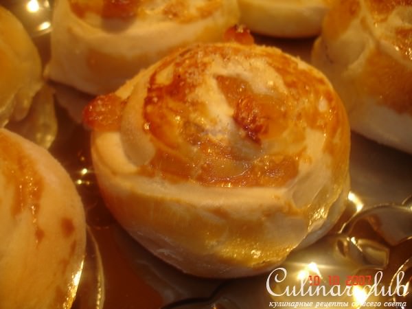 Сдобные булочки с изюмом