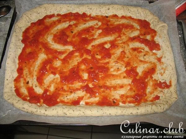 Пицца "Салями" с овощным акцентом и сыром в корочке 