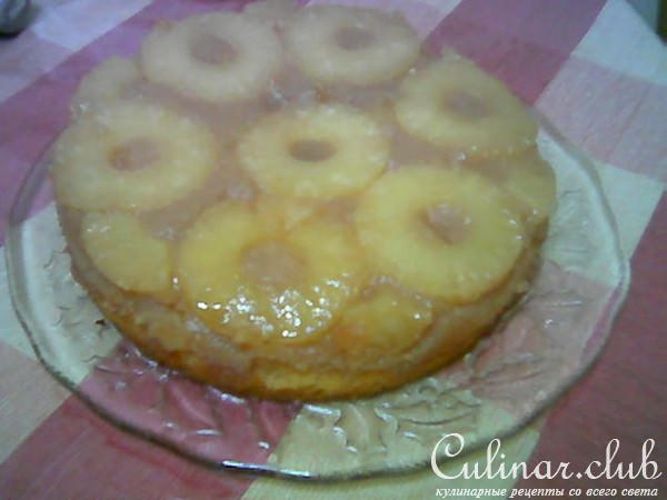 Кекс с ананасом и карамелью.