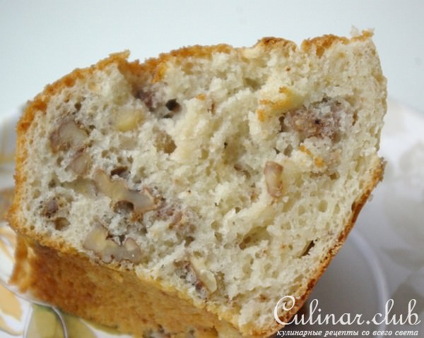 Сметанный кекс с грецкими орехами
