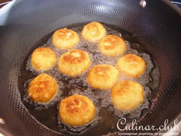 Пончики-пирожки с зеленью и сырами.