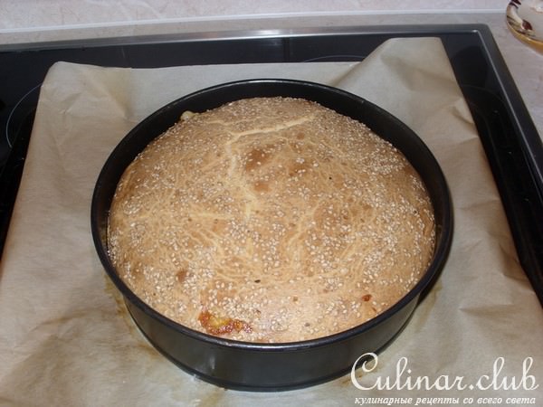 Пирог заливной с мясом, моцареллой и опятами 
