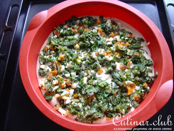 Рыбный пирог с яйцами, морковью и зеленью