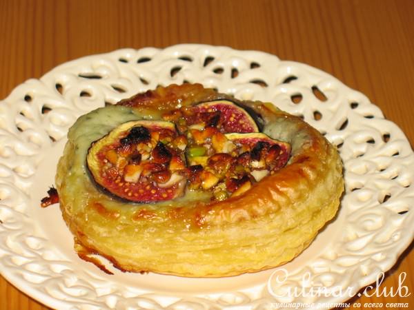 Слойки с рокфором и инжиром