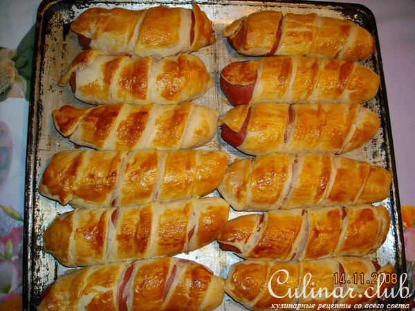 Сардельки в слоеном тесте по-кургански