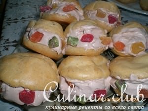 Профитроли со взбитыми сливками