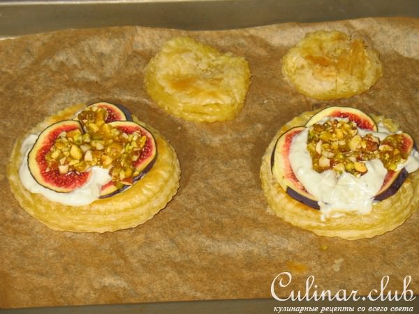 Слойки с рокфором и инжиром