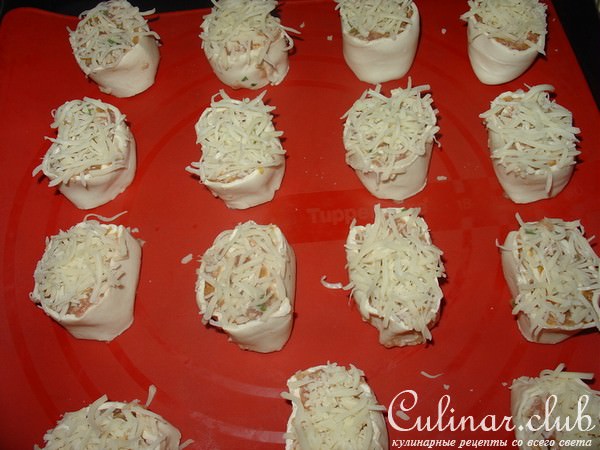 Мясные „улитки“ в слоёном тесте.