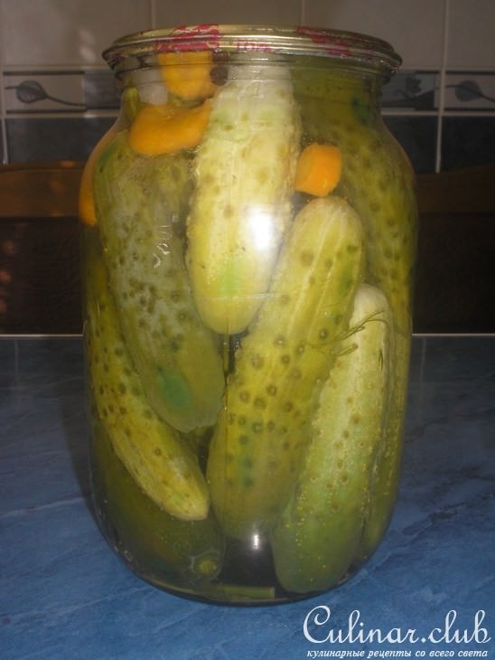 Огурцы с морковкой