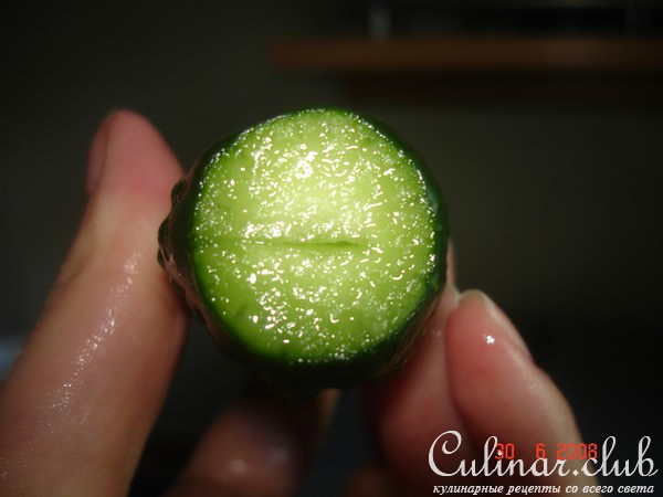 Маринованные огурцы малосольные