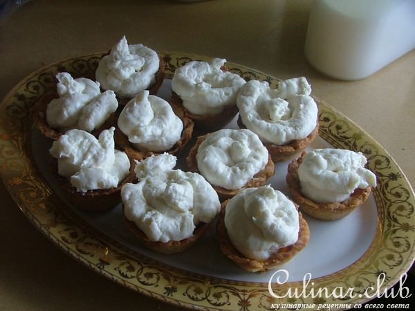 Корзиночки с кремом панакотта и фруктами