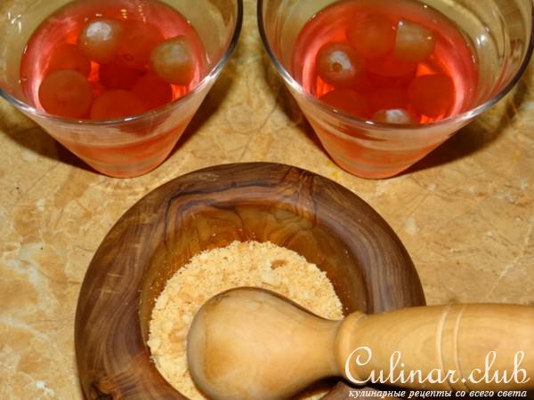 Фруктово-молочное желе с корицей и прослойкой из печенья