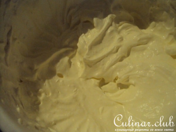Замороженный чайный мусс с малиновым соусом (Iced ceylon tea mousse)