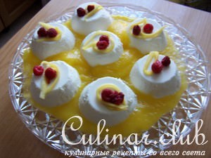 Кокосовое бланманже с соусом из манго